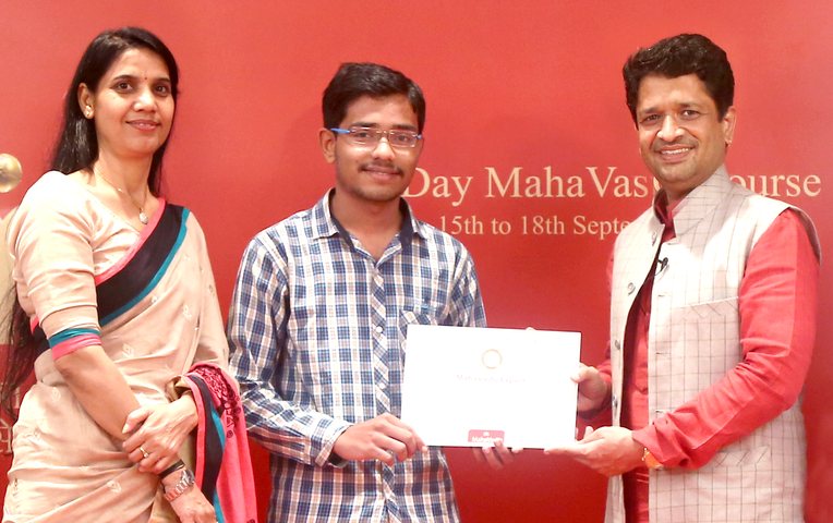 Pushpak V Kumbhare, aged 17, receiving his MahaVastu Expert certificate at the 4 Day MahaVastu Course, September 2016.